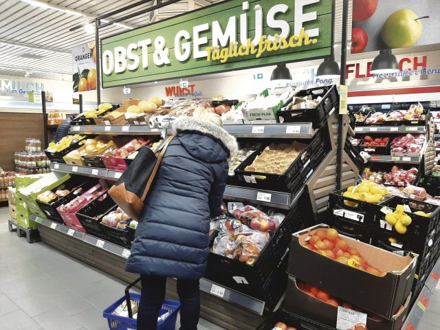 Obst- und Gemüseabteilung in einem Supermarkt in Schleswig-Holstein