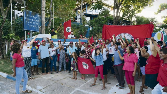 Mit dem Sieg von Lula da Silva erlebt auch die Landlosen-Bewegung MST einen Aufschwung. Im Bundesstaat Bahia hat sie die Stadtverwaltung von Santa Cruz Cabrália besetzt.