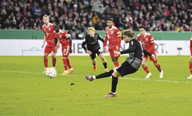 Nervenstark: Lucas Höler schoss die Bayern in der Nachspielzeit vom Elfmeterpunkt aus dem Pokal.