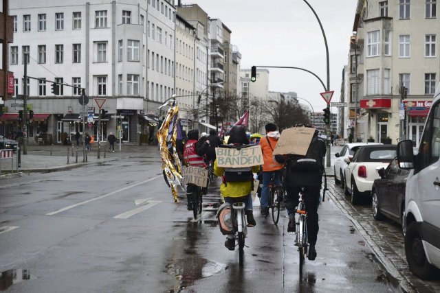 Rollende Straßenbande: Lastenradkurier*innen protestieren gegen Entlassungen