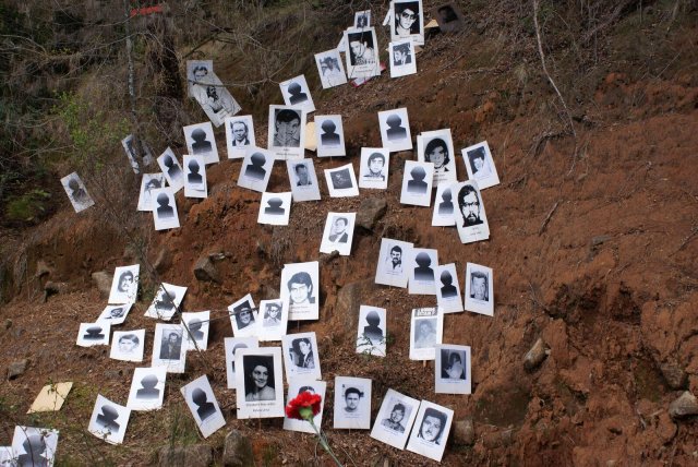 Fotos von Menschen, die 1973 von der chilenischen Militärjunta in die Colonia Dignidad verschleppt wurden und seither verschwunden sind.