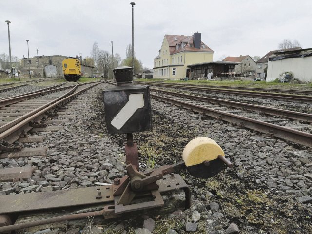 Am alten Bahnhof von Ketzin setzen neun Gleise langsam Rost an.