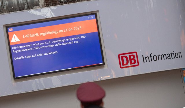 Hinweis der Deutschen Bahn zum Warnstreik der Eisenbahn- und Verkehrsgewerkschaft EVG am Freitag.