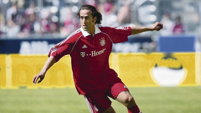 Immer noch ein Star: Der ehemalige iranische Nationalspieler Ali Karimi, der einst auch beim FC Bayern spielte, solidarisierte sich mit der Protestbewegung in seiner Heimat.