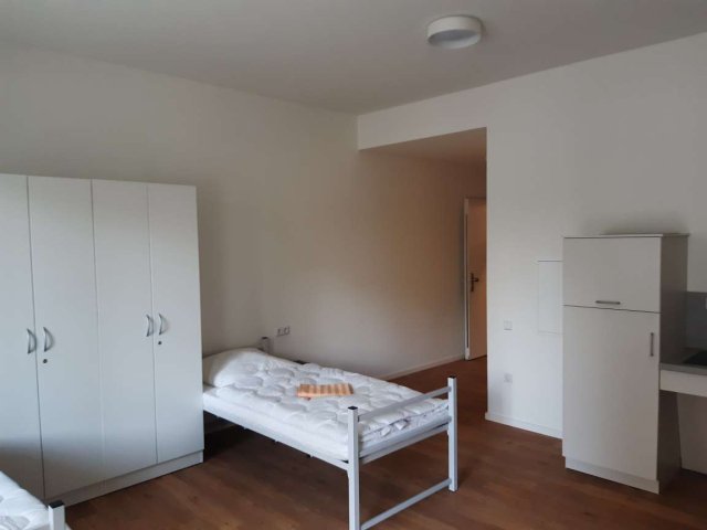 Bescheidene Bleibe: Wohnraum in der Unterkunft an der Marchwitzastraße in Marzahn