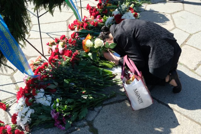 Der Kreml hat aus dem Gedenktag für die Toten des Zweiten Weltkriegs ein nationalistisches Spektakel gemacht. Das Berliner Verwaltungsgericht erlaubt es Ukrainern, den 9. Mai zu kapern.