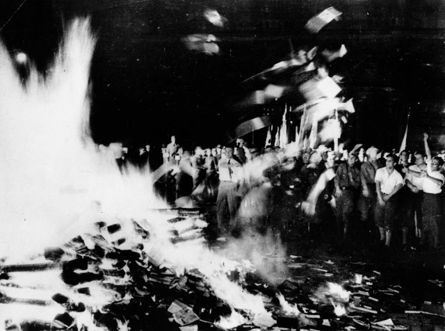 Kultur ist für Nazis Zensur und Terror: Auf dem Berliner Opernplatz verbrennen sie am 10. Mai 1933 Bücher linker und jüdischer Autoren