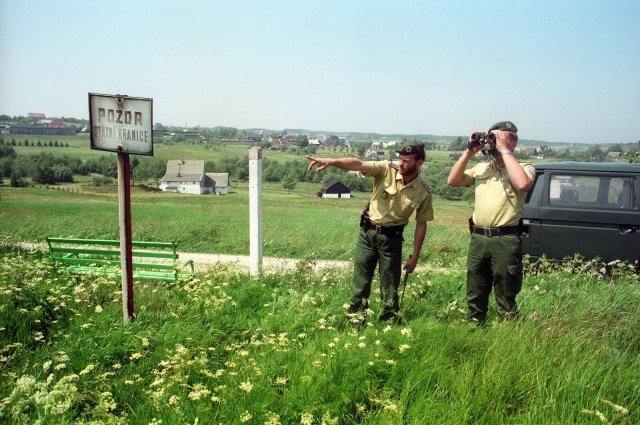 Bundesgrenzschutz-Beamte 1993 an der deutsch-tschechischen Grenze in Sachsen.