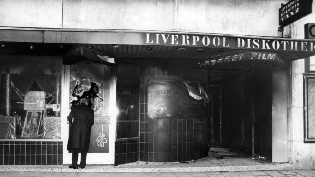 Viel mehr als Schaulust ist nicht drauf gefolgt: Die Münchner Diskothek Liverpool nach dem Brandanschlag der Gruppe Ludwig im Januar 1984