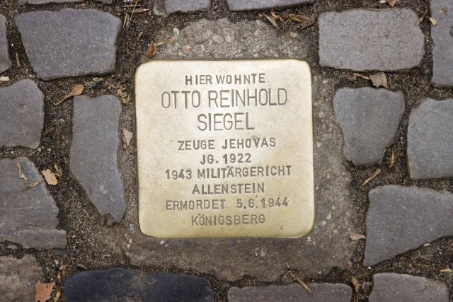 Nach privat finanzierten »Stolpersteinen« sollen Zeugen Jehovas als Opfer des Nationalsozialismus auch ein eigenes Mahnmal erhalten.