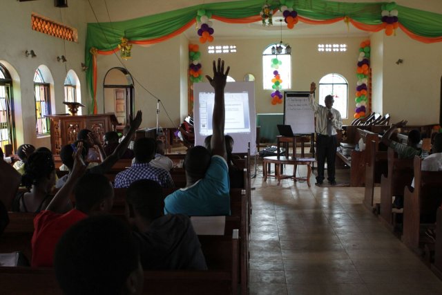 Seminar über die angeblichen »Gefahren der Homosexualität« in einer ugandischen Kirche