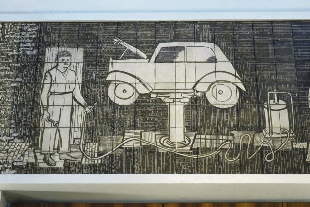 Schrauber am Benziner: ein Bild im Haus des Deutschen Handwerks, das die Handwerkskammer eigentlich hinter sich lassen will