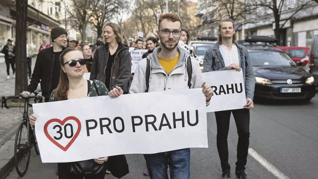 Eine zentrale Forderung der Aktivist*innen in Prag ist die Einführung von Tempo 30 in der Innenstadt und die Schaffung von mehr Lebensqualität.