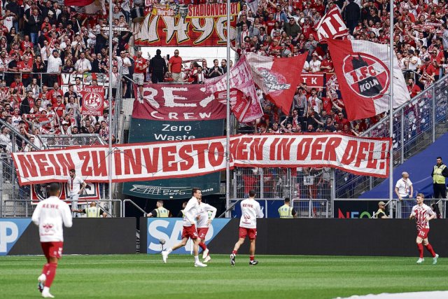 Wie die Fans des 1. FC Köln protestieren seit Wochen Anhänger bundesweit in den Stadien gegen die Pläne der DFL.