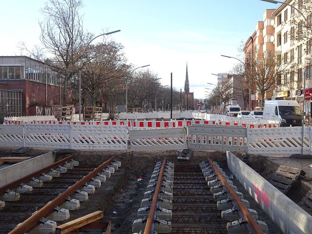 Zum Jahreswechsel 2022/2023 war noch viel zu tun für die Straßenbahn in der Turmstraße – doch wann die Bauarbeiten enden, ist weiter unklar.