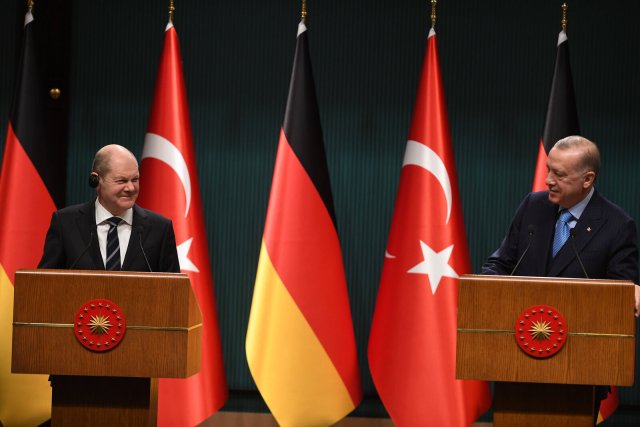 Weiterhin alles freundlich: Die deutsch-türkischen Beziehungen gehen mit »neuem Elan« weiter, wenn es nach Kanzler Scholz geht.