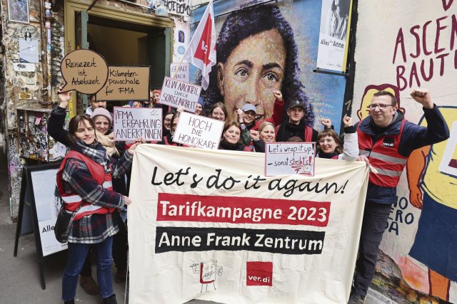 Verdi-Protestaktion am Anne Frank Zentrum: Feste und freie Beschäftigte kämpfen für bessere Arbeitsbedingungen.