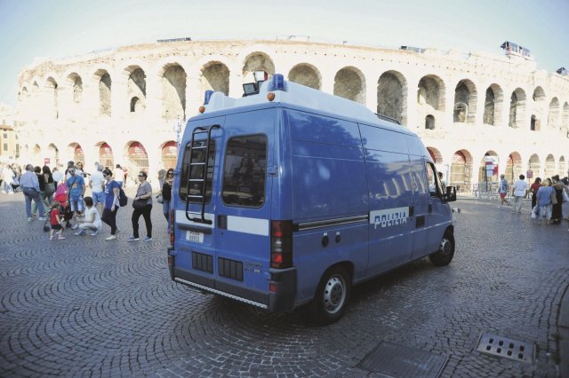 Polizisten aus Verona wird Folter, Amtsmissbrauch und Betrug vorgeworfen.