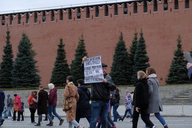 Oleg Orlow bei einem seiner Proteste auf dem Roten Platz in Moskau