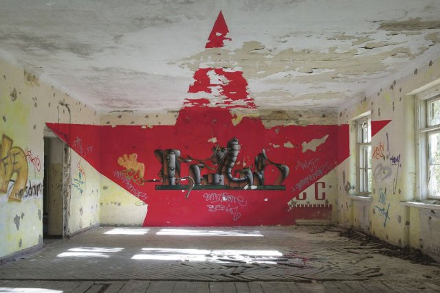 Verlassene Sowjetkaserne, von kreativen Graffiti-Künstlern aufgehübscht