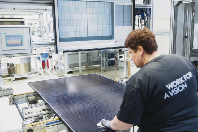 Der Solarmodule-Hersteller Meyer Burger droht, in den USA statt in Sachsen-Anhalt zu investieren.