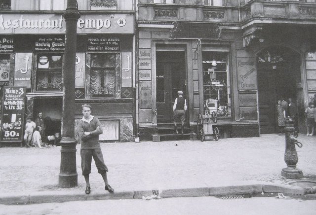 Vor dem von Nazis betriebenen Geschäft am Lausitzer Platz 17 wurden 1931 mehrere Hitlerjungen angegriffen.