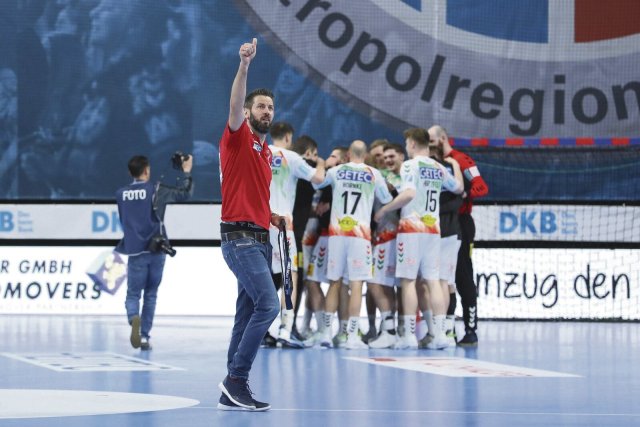 Trainer Bennet Wiegert und seine Magdeburger Handballer könnten zu Giganten werden.