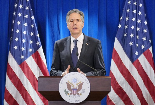 US-Außenminister Antony Blinken tritt in Peking vor die Presse.