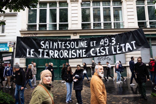 Protest gegen die Verfolgung der Umweltbewegung Les Soulèvements de la Terre am 1. Mai in Paris.