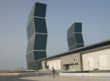 Ultramoderne dominiert Tradition: Die architektonischen Waghalsigkeiten an der West Bay von Doha.