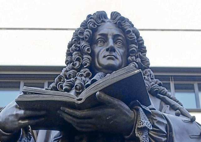 Der letzte deutsche Universalgelehrte, Gottfried Wilhelm Leibniz, auf dem Campus der Leipziger Universität