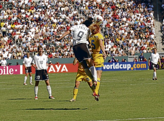 Wegweisend: Am 12. Oktober 2003 gewannen die deutschen Fußballerinnen um Birgit Prinz (vorn l.) im Finale gegen Schweden ihren ersten WM-Titel.