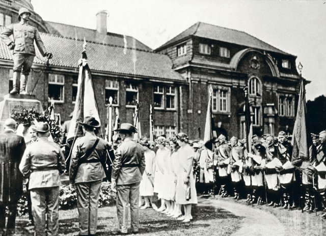 Weiße Herrschaft feiert sich selbst: Ein Schnappschuss von der »Hamburger Kolonialwoche« 1926
