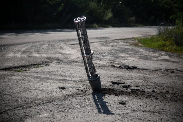 Überreste einer (mutmaßlich russischen) Streubombe am 3. Juli 2022 in Slaviansk in der Ukraine