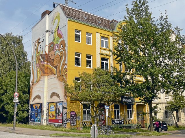 Das Hausprojekt in der Hamburger Fährstraße 115 soll dem Hochwasserschutz zum Opfer fallen. Die Stadt will das Haus abreißen.