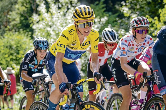 Annemiek van Vleuten (2. v. l.) will sich bei der zweiten Ausgabe der Tour de France Femmes wie schon im Vorjahr das Gelbe Trikot sichern.