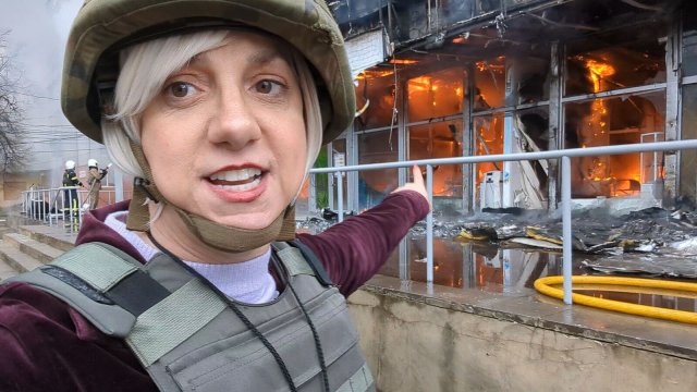 Erst Journalistin, dann Sanitäterin an der Front, jetzt Armee-Sprecherin: Sarah Ashton Cirillo will der Ukraine dienen.