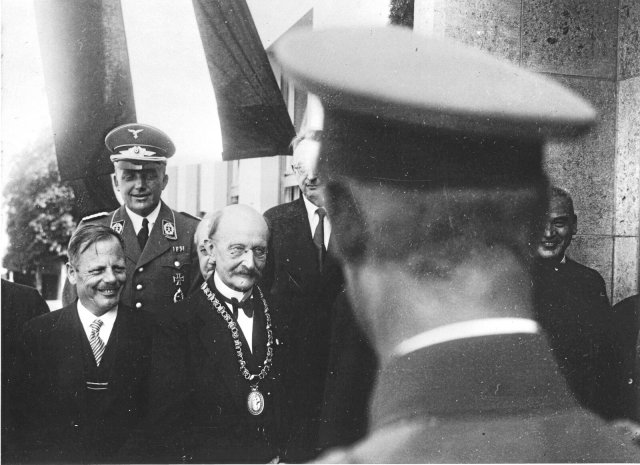 Wohlwollender Blick auf die Nazis: Max Planck in seiner Rolle als Vorsitzender der Kaiser-Wilhelm-Gesellschaft für Naturwissenschaftliche Forschung, um 1935