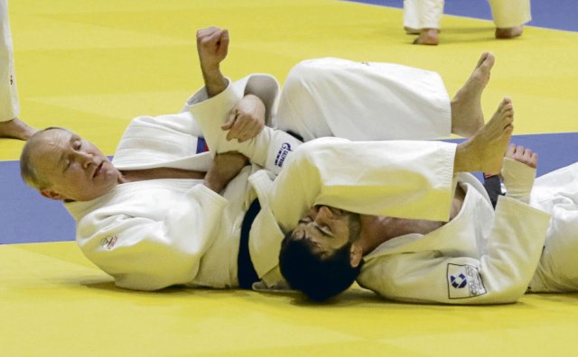 Der russische Präsident Wladimir Putin trainiert in seiner Freizeit Judo, wenn er nicht mit Kriegsführung beschäftigt ist.