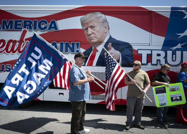 Sie werden sich durch das Verfahren in ihren Ansichten eher bestätigt fühlen: Trump-Anhänger am 30. März in Smyrna, Georgia