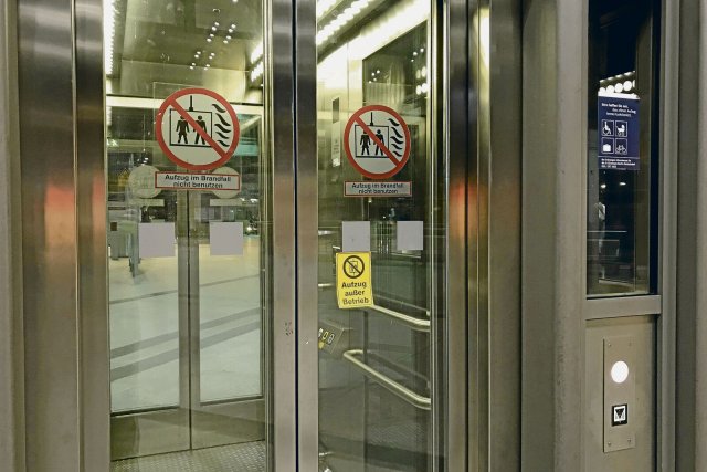 Nicht nur fehlende, auch defekte Aufzüge behindern Menschen in ihrer Mobilität.
