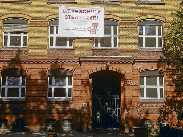 Die GEW kritisiert ungenutzte Schulgebäude wie die Kurt-Held-Grundschule.