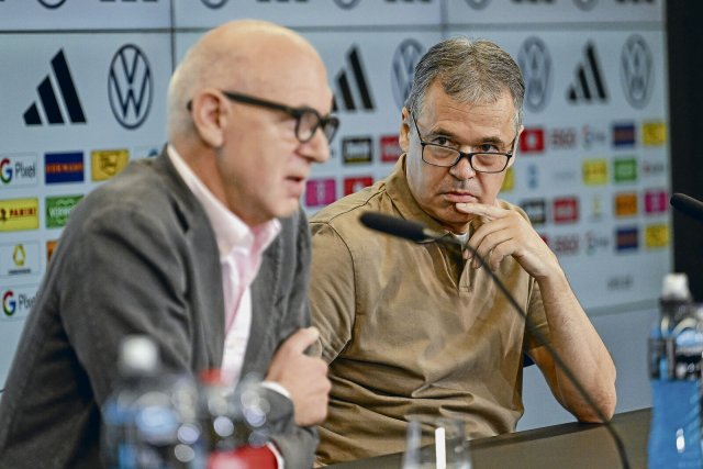 Andreas Rettig (r.) und Präsident Bernd Neuendorf wollen den DFB aus der Krise manövrieren.