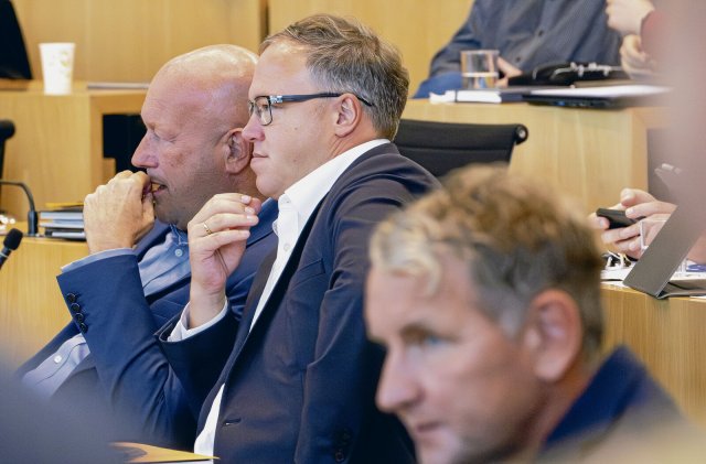 Absprachen zwischen der von Mario Voigt (Mitte) geführten Erfurter CDU-Fraktion und Björn Höckes (r.) AfD gab es vor der gemeinsamen Abstimmung am 14. September angeblich nicht.