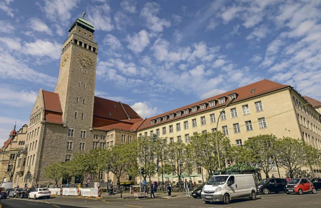 »Angespannte Lage«: Im Rathaus Neukölln werden die Mittel knapp.