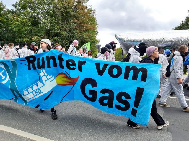 Ein breites Protestbündnis um die Klimagruppe Ende Gelände will den Ausbau von LNG-Terminals auf Rügen stoppen.
