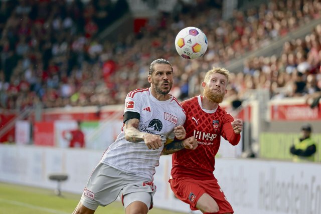 Am Ende war’s zu wenig: Christopher Trimmel (1. FC Union) gegen Heidenheims Torschützen Jan-Niklas Beste.