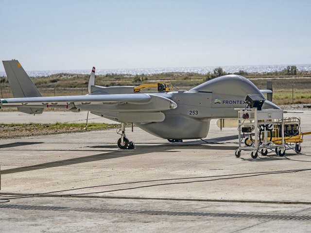 Eine Frontex-Drohne bei einem Test in Griechenland. Die nunmehr zwei »Heron 1« werden vom deutschen Rüstungskonzern Airbus geflogen.