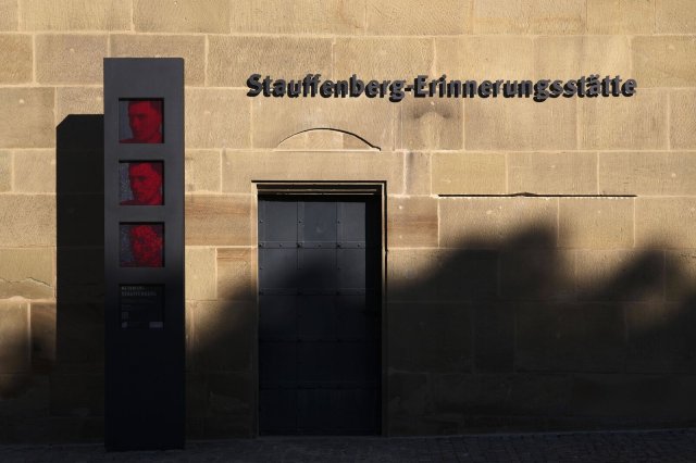 Ein Gedenken an Graf von Stauffenberg, der ein Attentat auf Adolf Hitler geplant hatte, gibt es im Stuttgarter Landesmuseum Württemberg. Eines für die Kinder der damaligen Attentäter entsteht nun in Bad Sachsa im Harz.