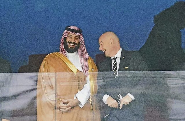 Saudi-Arabiens Kronprinz Mohammed bin Salman und Fifa-Chef Gianni Infantino (r.) verstehen einander schon lange prächtig.